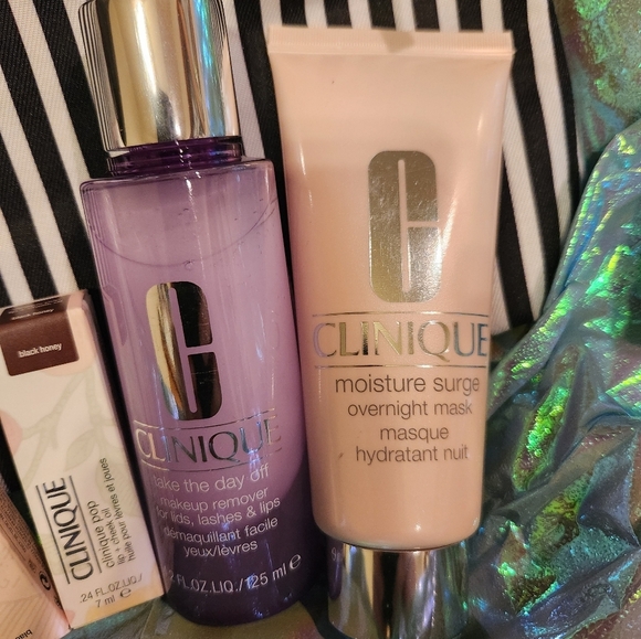 Clinique Skincare and Makeup bundle Retail $167 - Picture 3 of 3